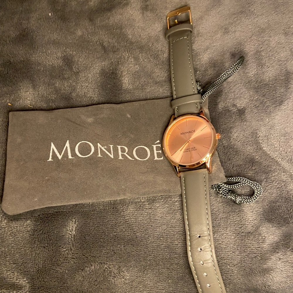 BN ROSÉ GOLD MONROE CLASSIQUE WATER RESISTANT WATCH. - Picture 3 of 3